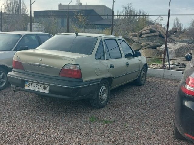 Бежевый Дэу Нексия, объемом двигателя 0 л и пробегом 460 тыс. км за 2800 $, фото 2 на Automoto.ua