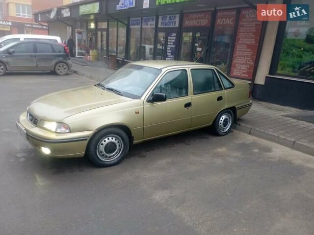 Бежевый Дэу Нексия, объемом двигателя 1.5 л и пробегом 162 тыс. км за 1600 $, фото 2 на Automoto.ua