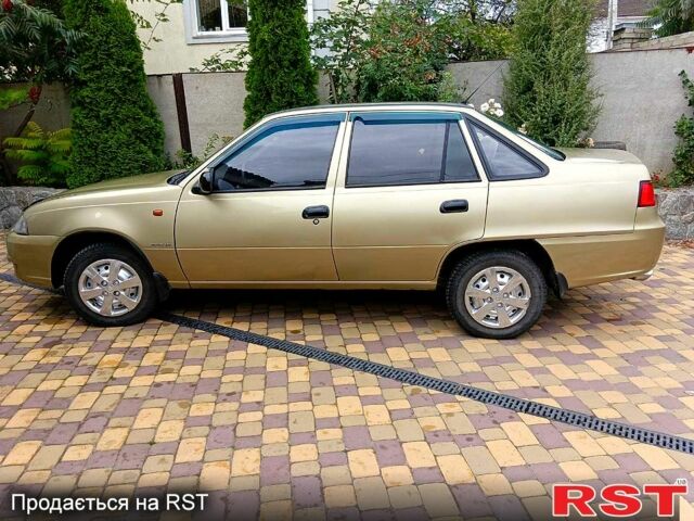 Бежевый Дэу Нексия, объемом двигателя 1.5 л и пробегом 111 тыс. км за 2600 $, фото 5 на Automoto.ua