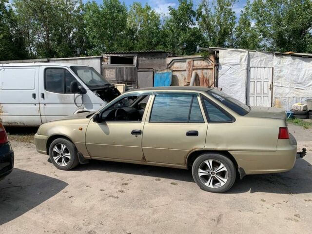 Бежевый Дэу Нексия, объемом двигателя 1.5 л и пробегом 280 тыс. км за 900 $, фото 3 на Automoto.ua
