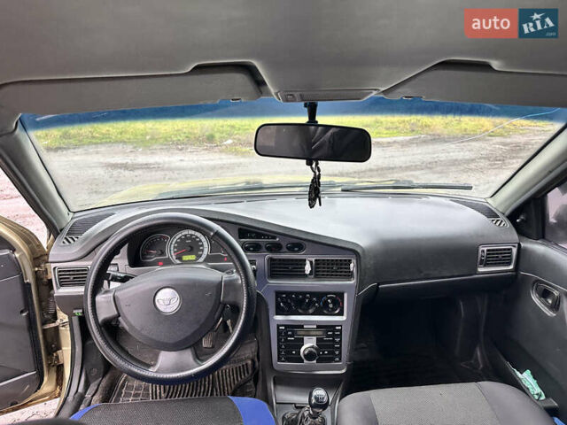 Бежевый Дэу Нексия, объемом двигателя 1.5 л и пробегом 254 тыс. км за 1950 $, фото 11 на Automoto.ua