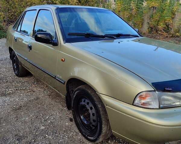 Бежевий Деу Нексія, об'ємом двигуна 1.5 л та пробігом 200 тис. км за 1450 $, фото 4 на Automoto.ua