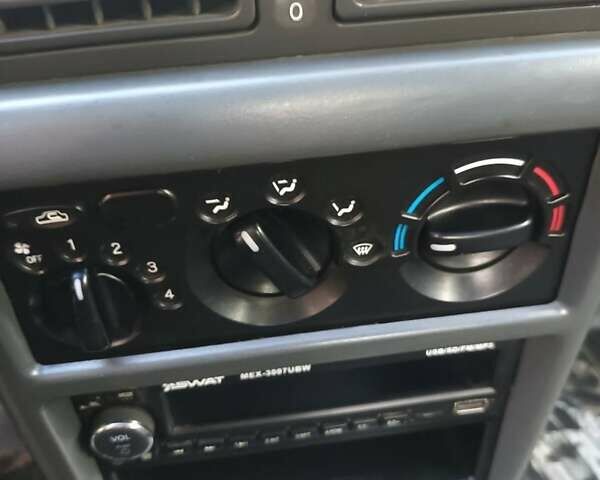 Бежевий Деу Нексія, об'ємом двигуна 1.5 л та пробігом 128 тис. км за 2900 $, фото 7 на Automoto.ua