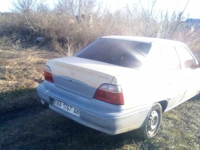 Бежевый Дэу Нексия, объемом двигателя 1.5 л и пробегом 937 тыс. км за 1100 $, фото 7 на Automoto.ua