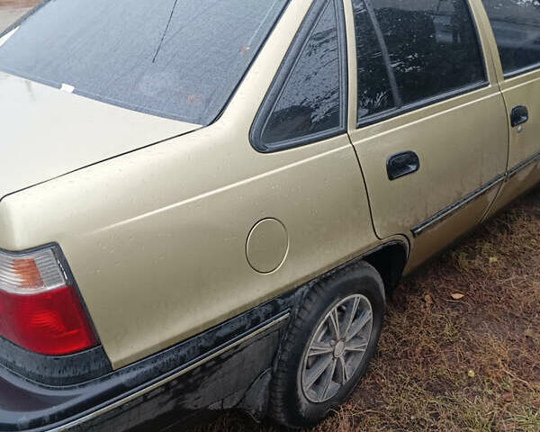 Бежевый Дэу Нексия, объемом двигателя 1.5 л и пробегом 192 тыс. км за 2000 $, фото 1 на Automoto.ua