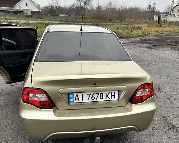 Бежевый Дэу Нексия, объемом двигателя 1.5 л и пробегом 254 тыс. км за 1950 $, фото 6 на Automoto.ua