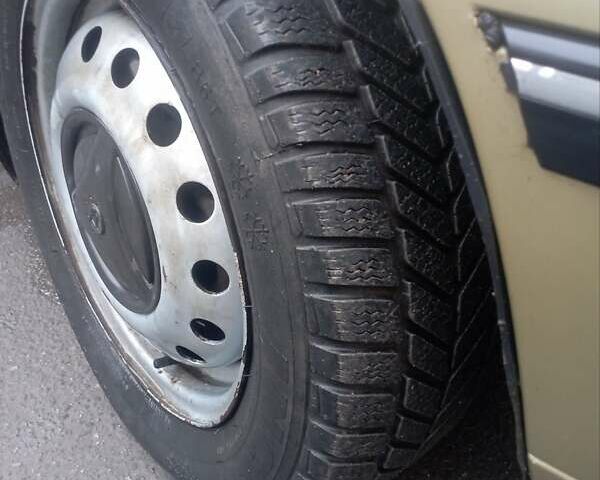 Бежевый Дэу Нексия, объемом двигателя 1.5 л и пробегом 162 тыс. км за 1600 $, фото 6 на Automoto.ua