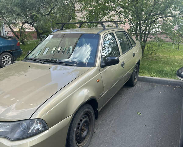 Бежевый Дэу Нексия, объемом двигателя 1.5 л и пробегом 189 тыс. км за 1800 $, фото 1 на Automoto.ua