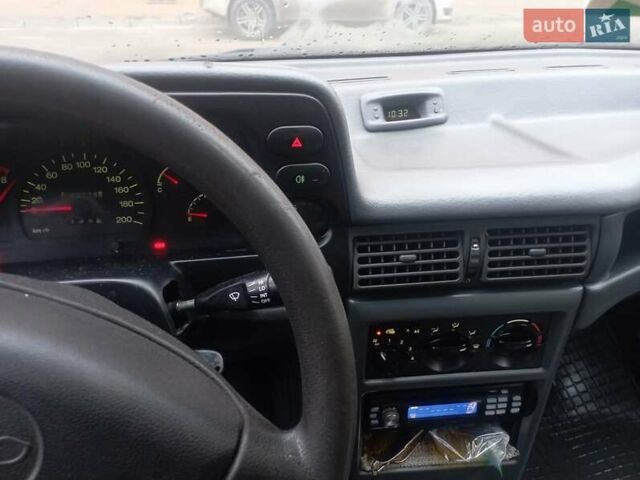 Бежевый Дэу Нексия, объемом двигателя 1.5 л и пробегом 162 тыс. км за 1600 $, фото 5 на Automoto.ua