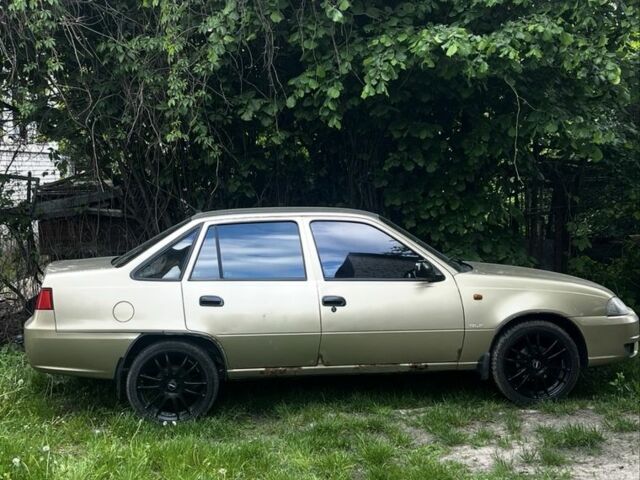 Бежевый Дэу Нексия, объемом двигателя 1.5 л и пробегом 3 тыс. км за 1300 $, фото 1 на Automoto.ua