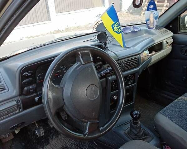 Бежевый Дэу Нексия, объемом двигателя 1.5 л и пробегом 120 тыс. км за 900 $, фото 4 на Automoto.ua