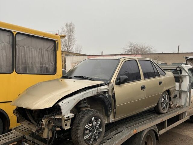 Бежевый Дэу Нексия, объемом двигателя 0 л и пробегом 200 тыс. км за 900 $, фото 2 на Automoto.ua