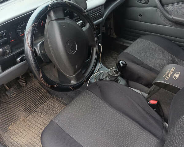 Бежевый Дэу Нексия, объемом двигателя 1.5 л и пробегом 192 тыс. км за 2000 $, фото 6 на Automoto.ua