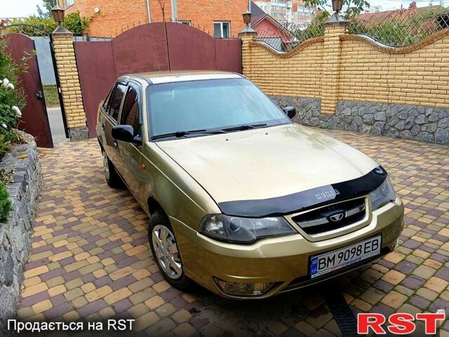 Бежевый Дэу Нексия, объемом двигателя 1.5 л и пробегом 111 тыс. км за 2600 $, фото 3 на Automoto.ua