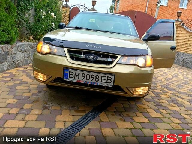 Бежевый Дэу Нексия, объемом двигателя 1.5 л и пробегом 111 тыс. км за 2600 $, фото 4 на Automoto.ua