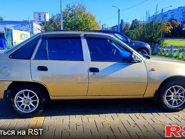 Бежевый Дэу Нексия, объемом двигателя 1.5 л и пробегом 275 тыс. км за 3000 $, фото 4 на Automoto.ua