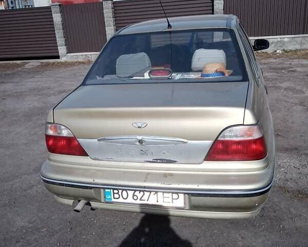 Бежевый Дэу Нексия, объемом двигателя 1.5 л и пробегом 120 тыс. км за 900 $, фото 3 на Automoto.ua