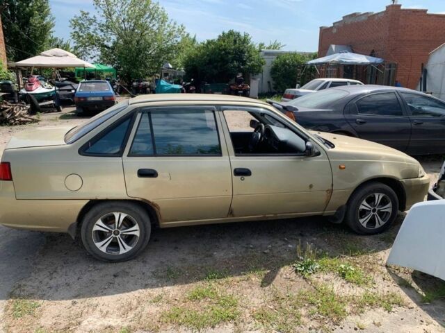 Бежевый Дэу Нексия, объемом двигателя 1.5 л и пробегом 280 тыс. км за 900 $, фото 1 на Automoto.ua