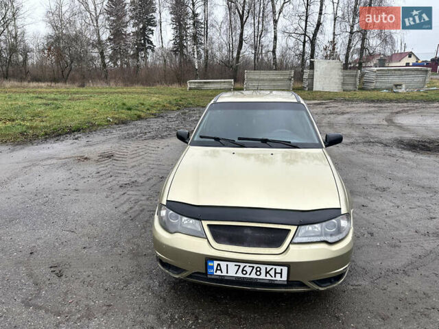 Бежевый Дэу Нексия, объемом двигателя 1.5 л и пробегом 254 тыс. км за 1950 $, фото 2 на Automoto.ua