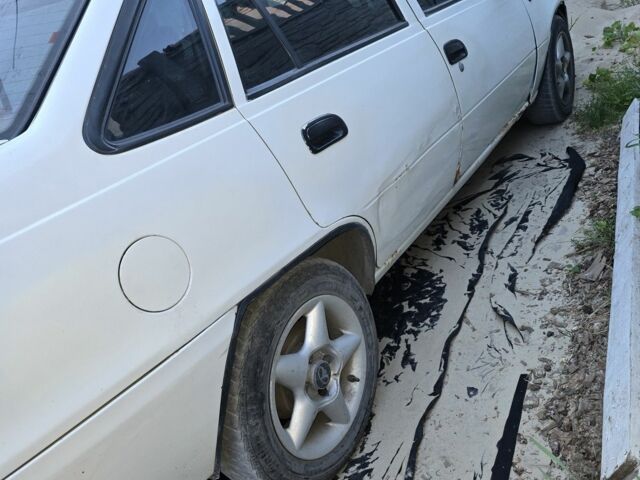 Бежевий Деу Нексія, об'ємом двигуна 1.5 л та пробігом 267 тис. км за 1300 $, фото 4 на Automoto.ua