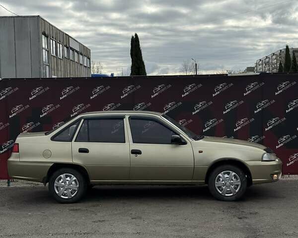 Бежевый Дэу Нексия, объемом двигателя 0 л и пробегом 111 тыс. км за 2600 $, фото 3 на Automoto.ua