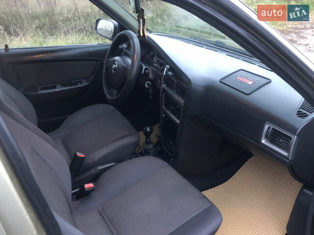 Бежевий Деу Нексія, об'ємом двигуна 1.6 л та пробігом 171 тис. км за 1550 $, фото 12 на Automoto.ua