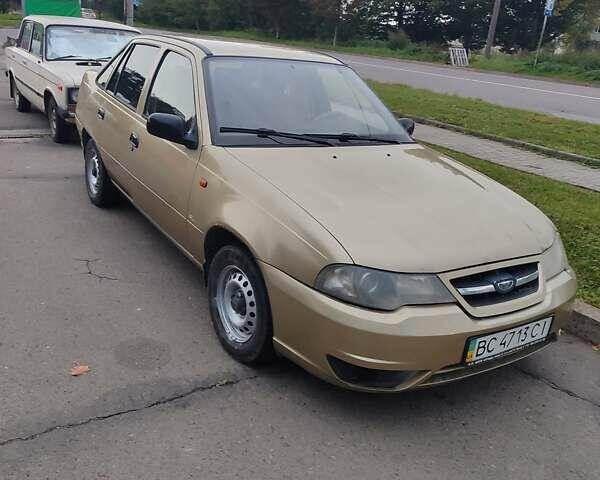 Бежевий Деу Нексія, об'ємом двигуна 1.5 л та пробігом 240 тис. км за 1822 $, фото 1 на Automoto.ua