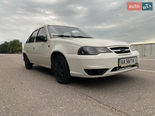 Бежевий Деу Нексія, об'ємом двигуна 1.5 л та пробігом 250 тис. км за 1850 $, фото 2 на Automoto.ua