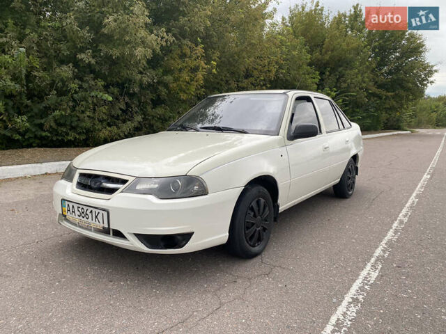 Бежевий Деу Нексія, об'ємом двигуна 1.5 л та пробігом 250 тис. км за 1850 $, фото 1 на Automoto.ua