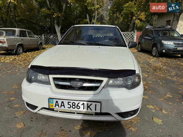 Бежевий Деу Нексія, об'ємом двигуна 1.5 л та пробігом 200 тис. км за 1500 $, фото 1 на Automoto.ua