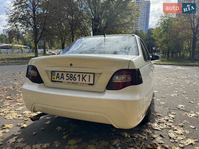 Бежевий Деу Нексія, об'ємом двигуна 1.5 л та пробігом 200 тис. км за 1500 $, фото 4 на Automoto.ua