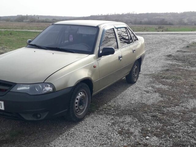 Бежевий Деу Нексія, об'ємом двигуна 1.5 л та пробігом 200 тис. км за 2000 $, фото 1 на Automoto.ua