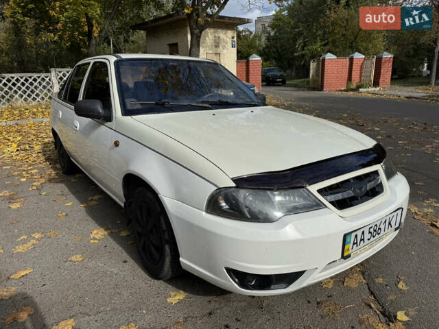 Бежевий Деу Нексія, об'ємом двигуна 1.5 л та пробігом 200 тис. км за 1500 $, фото 2 на Automoto.ua