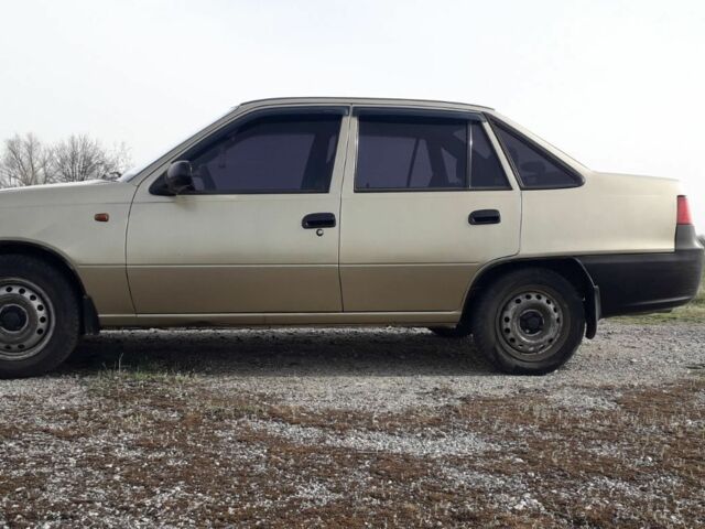 Бежевий Деу Нексія, об'ємом двигуна 1.5 л та пробігом 200 тис. км за 2000 $, фото 5 на Automoto.ua