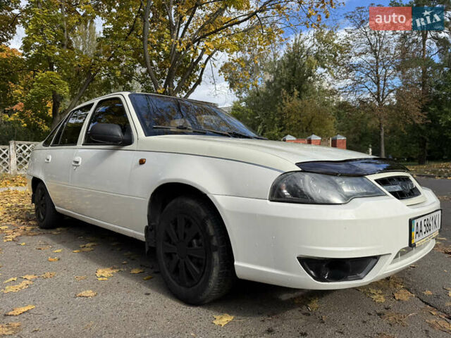 Бежевий Деу Нексія, об'ємом двигуна 1.5 л та пробігом 200 тис. км за 1500 $, фото 8 на Automoto.ua