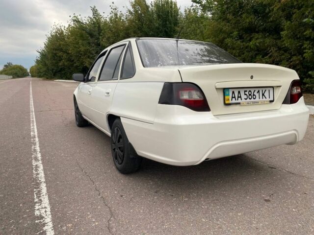 Бежевий Деу Нексія, об'ємом двигуна 1.6 л та пробігом 200 тис. км за 1550 $, фото 7 на Automoto.ua