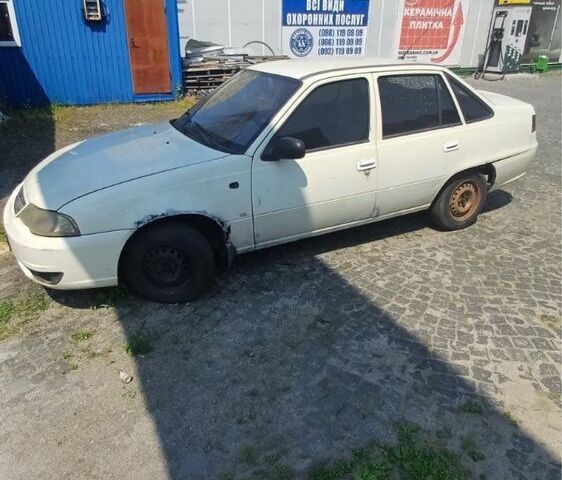 Бежевый Дэу Нексия, объемом двигателя 0 л и пробегом 235 тыс. км за 700 $, фото 2 на Automoto.ua