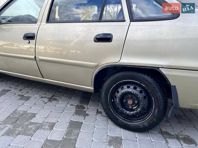 Бежевий Деу Нексія, об'ємом двигуна 1.6 л та пробігом 278 тис. км за 1700 $, фото 7 на Automoto.ua