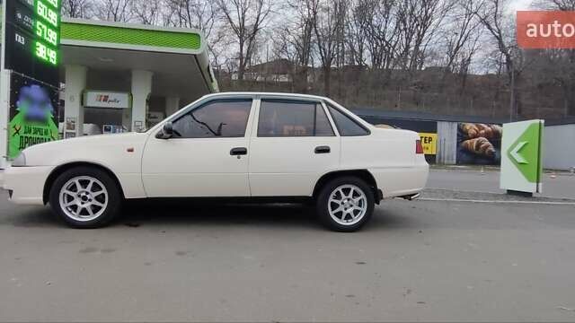 Бежевий Деу Нексія, об'ємом двигуна 1.5 л та пробігом 150 тис. км за 2199 $, фото 9 на Automoto.ua