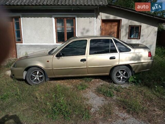 Бежевий Деу Нексія, об'ємом двигуна 1.6 л та пробігом 120 тис. км за 1800 $, фото 2 на Automoto.ua