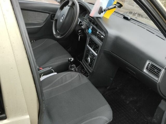 Бежевый Дэу Нексия, объемом двигателя 1.6 л и пробегом 166 тыс. км за 1999 $, фото 3 на Automoto.ua