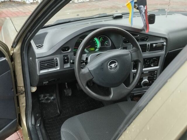 Бежевый Дэу Нексия, объемом двигателя 1.6 л и пробегом 166 тыс. км за 1999 $, фото 2 на Automoto.ua