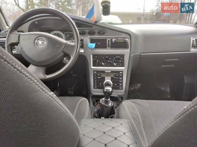 Бежевый Дэу Нексия, объемом двигателя 1.6 л и пробегом 166 тыс. км за 1999 $, фото 3 на Automoto.ua