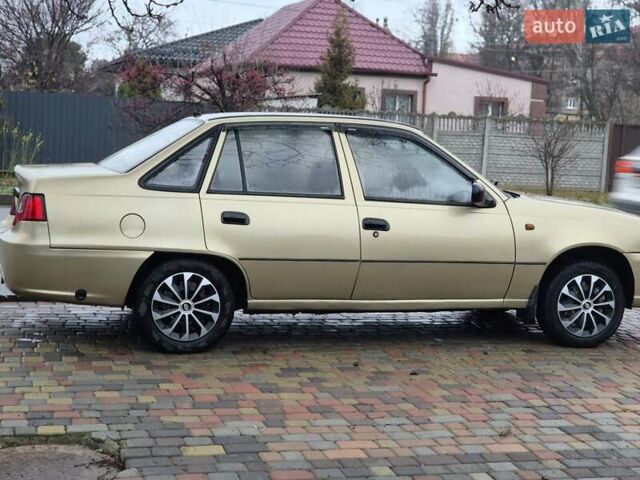 Бежевый Дэу Нексия, объемом двигателя 1.5 л и пробегом 133 тыс. км за 1750 $, фото 3 на Automoto.ua