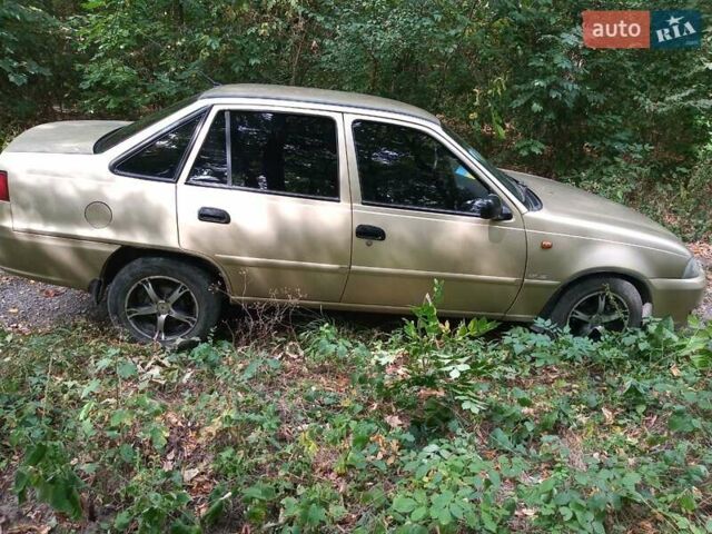 Бежевий Деу Нексія, об'ємом двигуна 1.6 л та пробігом 120 тис. км за 1800 $, фото 4 на Automoto.ua