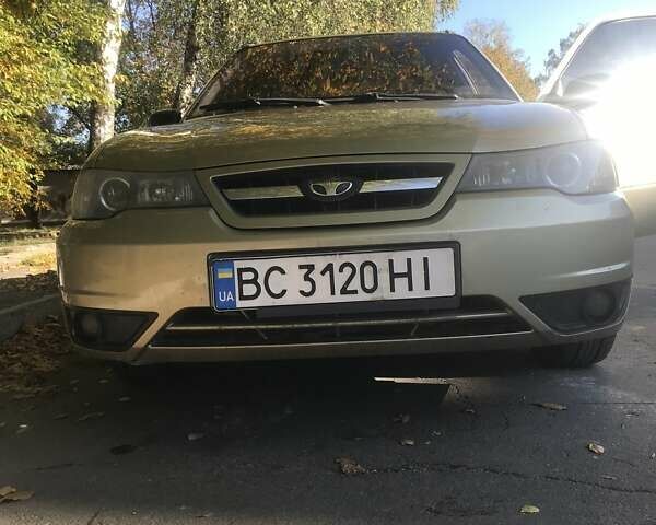Бежевый Дэу Нексия, объемом двигателя 1.5 л и пробегом 88 тыс. км за 2400 $, фото 3 на Automoto.ua