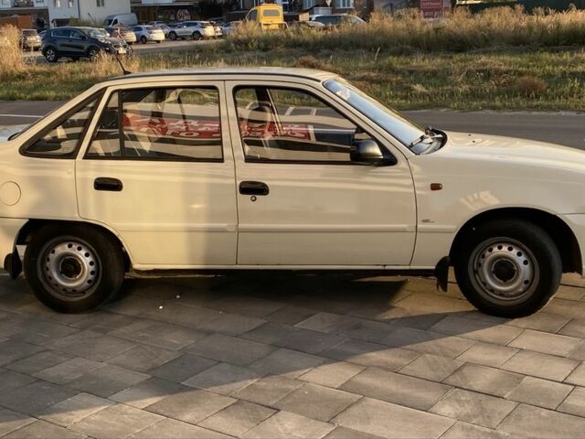 Бежевий Деу Нексія, об'ємом двигуна 1.6 л та пробігом 198 тис. км за 2200 $, фото 1 на Automoto.ua