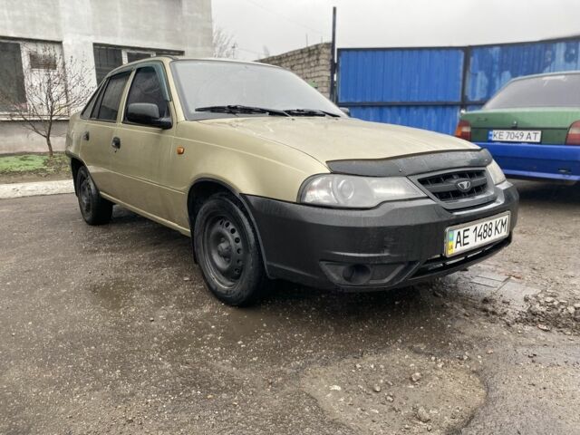 Бежевый Дэу Нексия, объемом двигателя 1.5 л и пробегом 137 тыс. км за 2300 $, фото 2 на Automoto.ua
