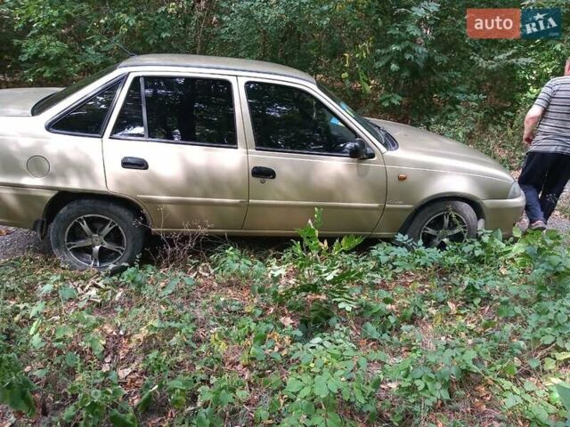 Бежевий Деу Нексія, об'ємом двигуна 1.6 л та пробігом 120 тис. км за 1800 $, фото 7 на Automoto.ua