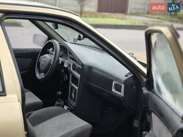 Бежевий Деу Нексія, об'ємом двигуна 1.5 л та пробігом 133 тис. км за 1999 $, фото 8 на Automoto.ua